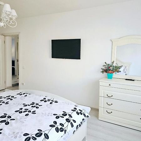 White Apartament, Брэила Экстерьер фото