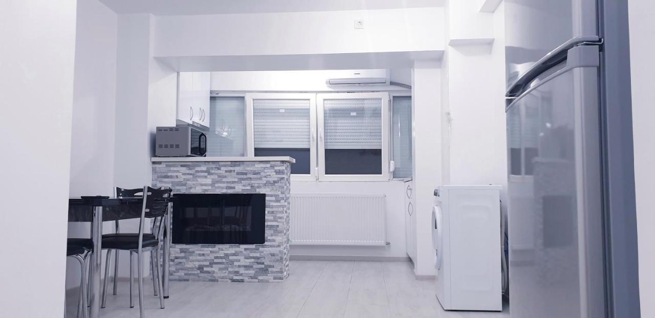 White Apartament, Брэила Экстерьер фото