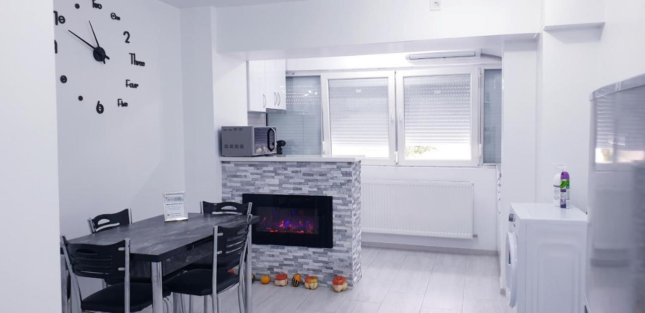 White Apartament, Брэила Экстерьер фото
