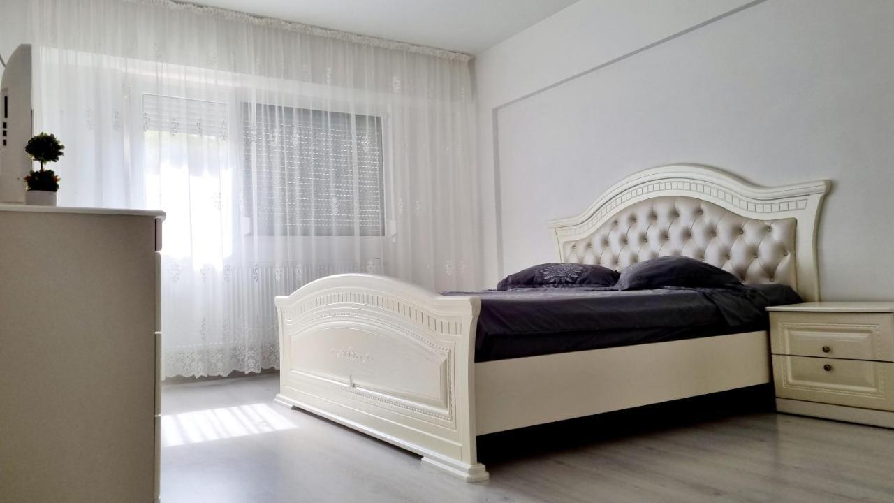 White Apartament, Брэила Экстерьер фото